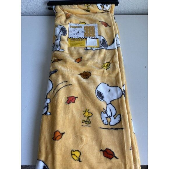 PEANUTS SNOOPY Plush Velvet Soft THROW Blanket Twin 50”x70” Autumn Fall Leaves - Picture 1 of 11
